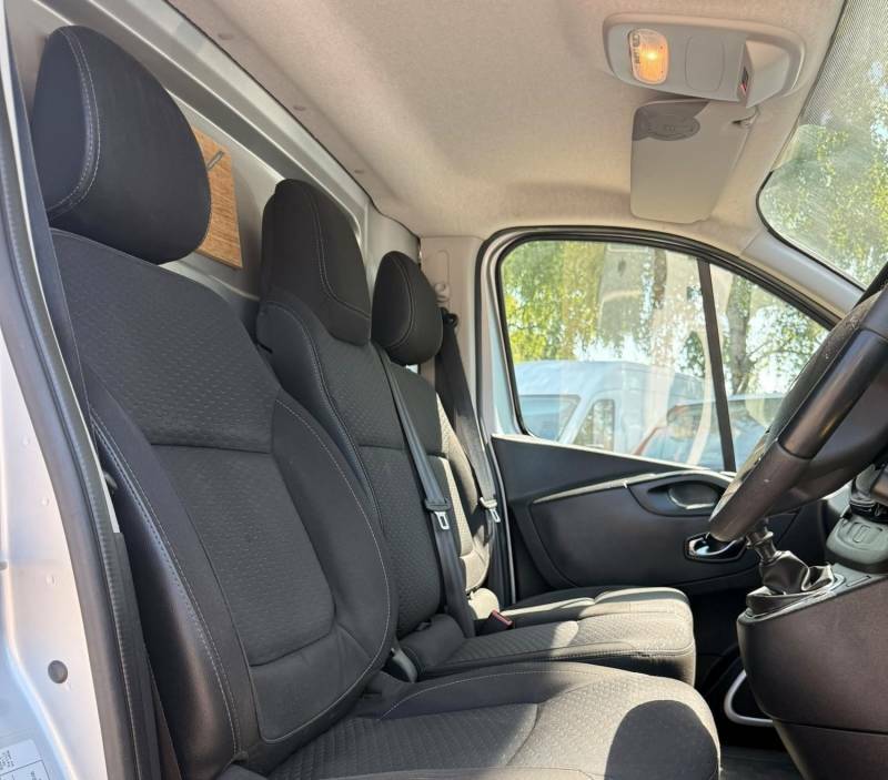 Vauxhall Vivaro Cdti 2700 Silver #8