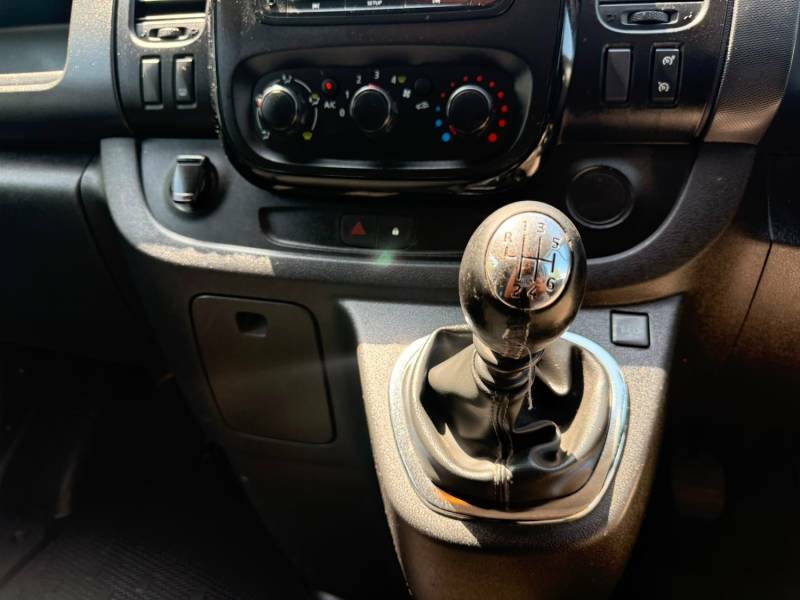 Vauxhall Vivaro Cdti 2700 Silver #13