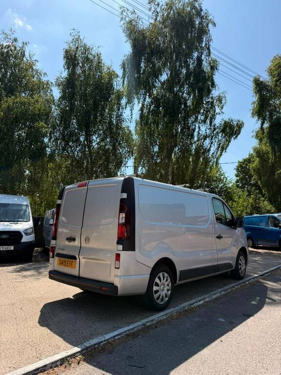 Vauxhall Vivaro Cdti 2700 Silver #6