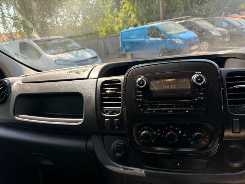 Vauxhall Vivaro Cdti 2700 Silver #9