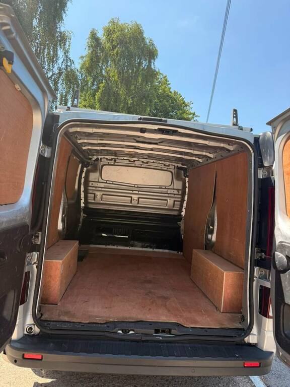 Vauxhall Vivaro Cdti 2700 Silver #7