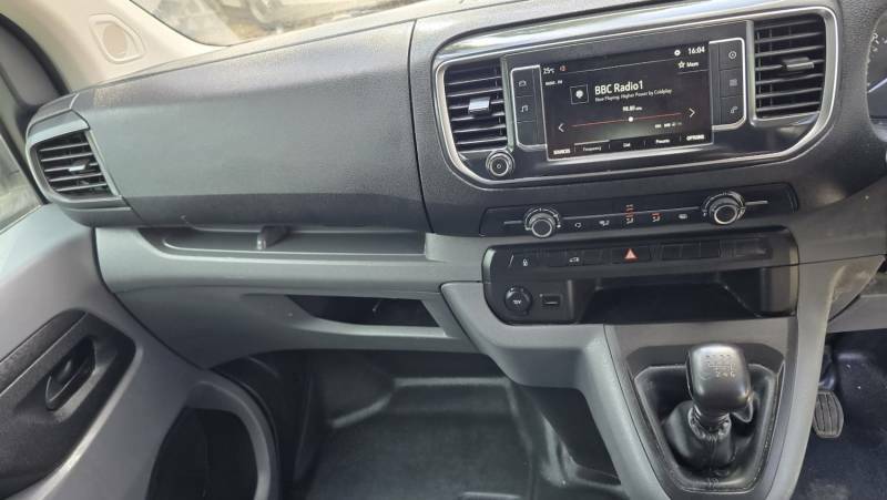 Vauxhall Vivaro 2900 1.5D 100Ps Dynamic H1 Van White #16