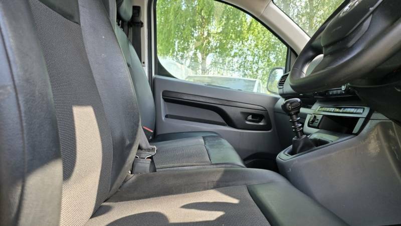 Vauxhall Vivaro 2900 1.5D 100Ps Dynamic H1 Van White #13