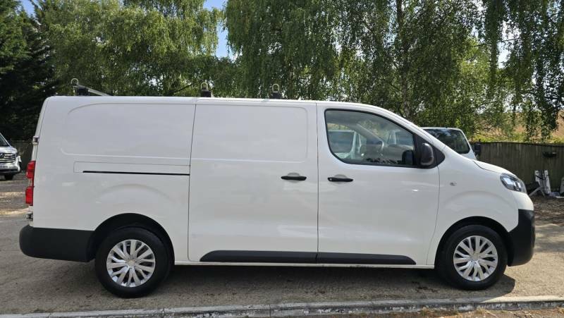 Vauxhall Vivaro 2900 1.5D 100Ps Dynamic H1 Van White #7