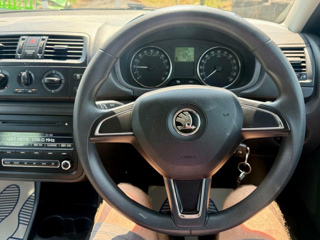 Skoda Fabia 1.6 Tdi Scout Estate Euro 5 105 Red #11