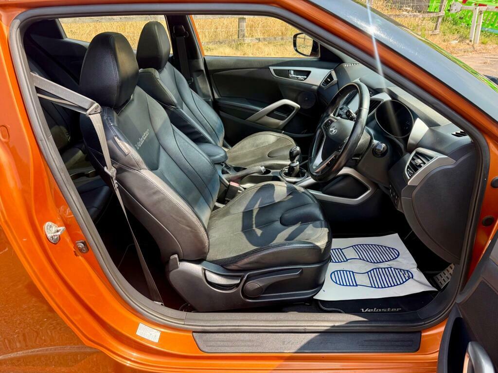 Hyundai Veloster Hatchback #13
