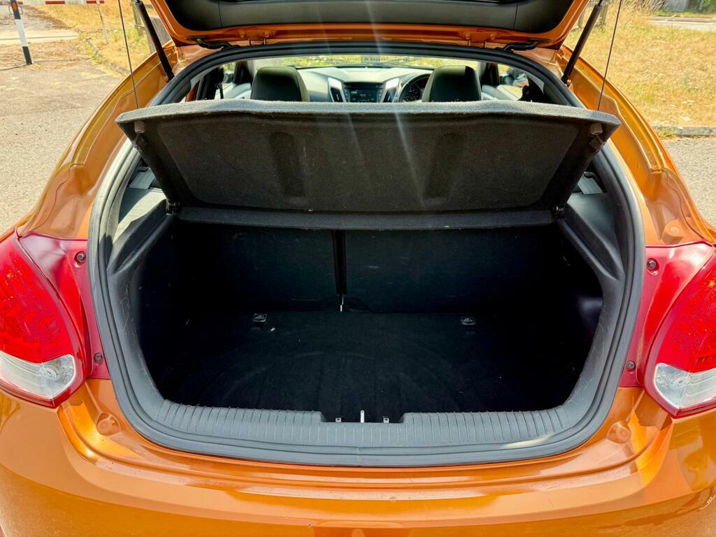 Hyundai Veloster Hatchback #10