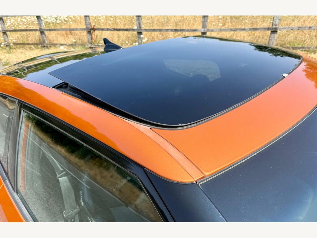 Hyundai Veloster Hatchback #9