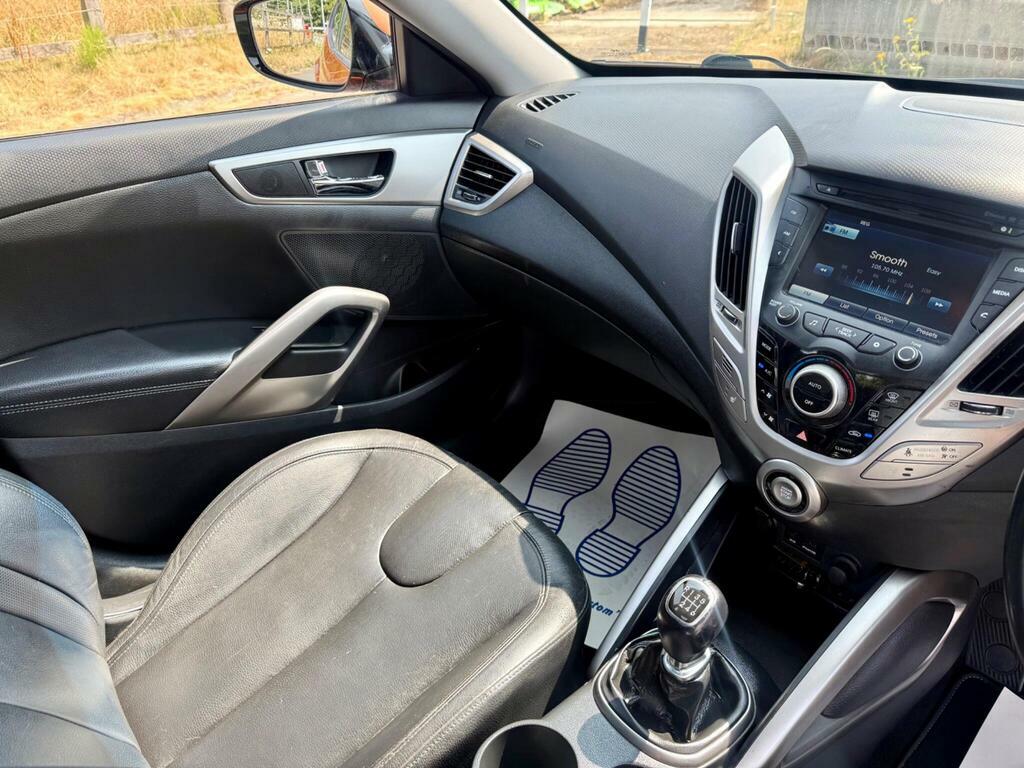 Hyundai Veloster Hatchback #17