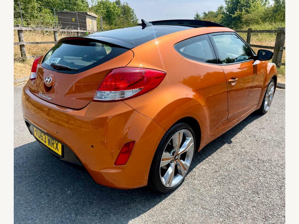 Hyundai Veloster Hatchback #8