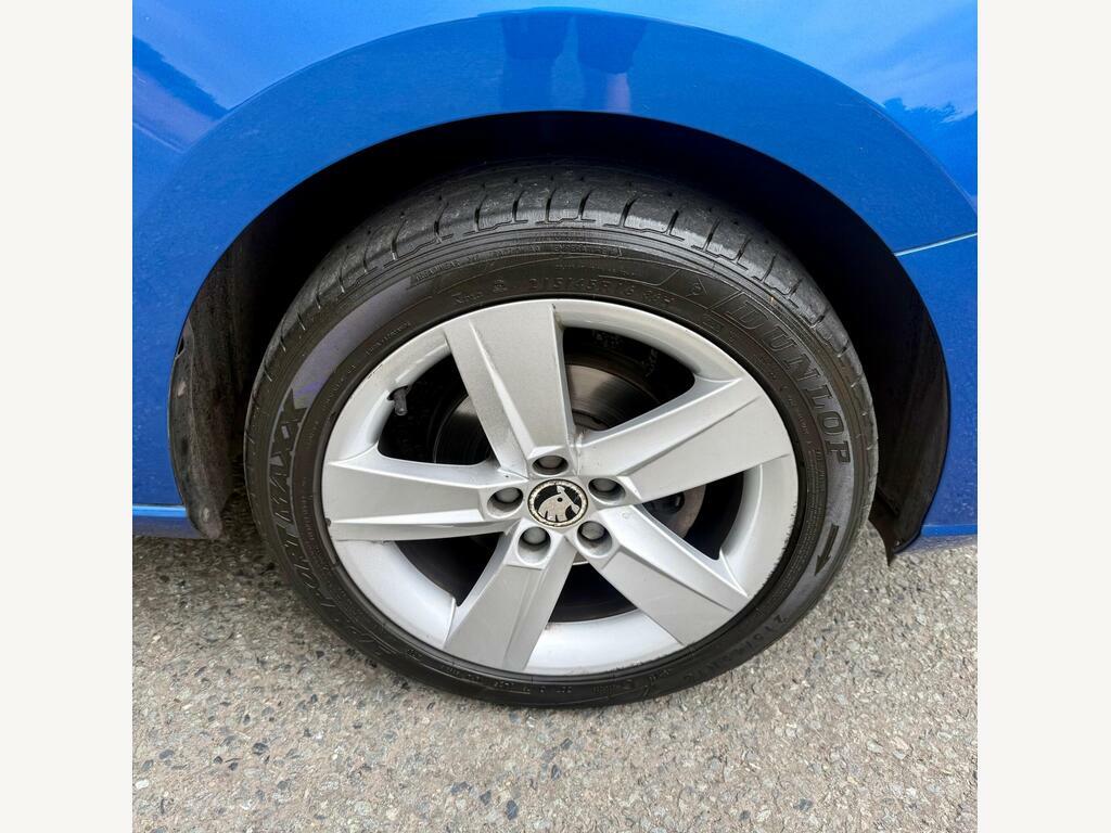 Skoda Fabia Fabia Colour Edition Tsi White #10