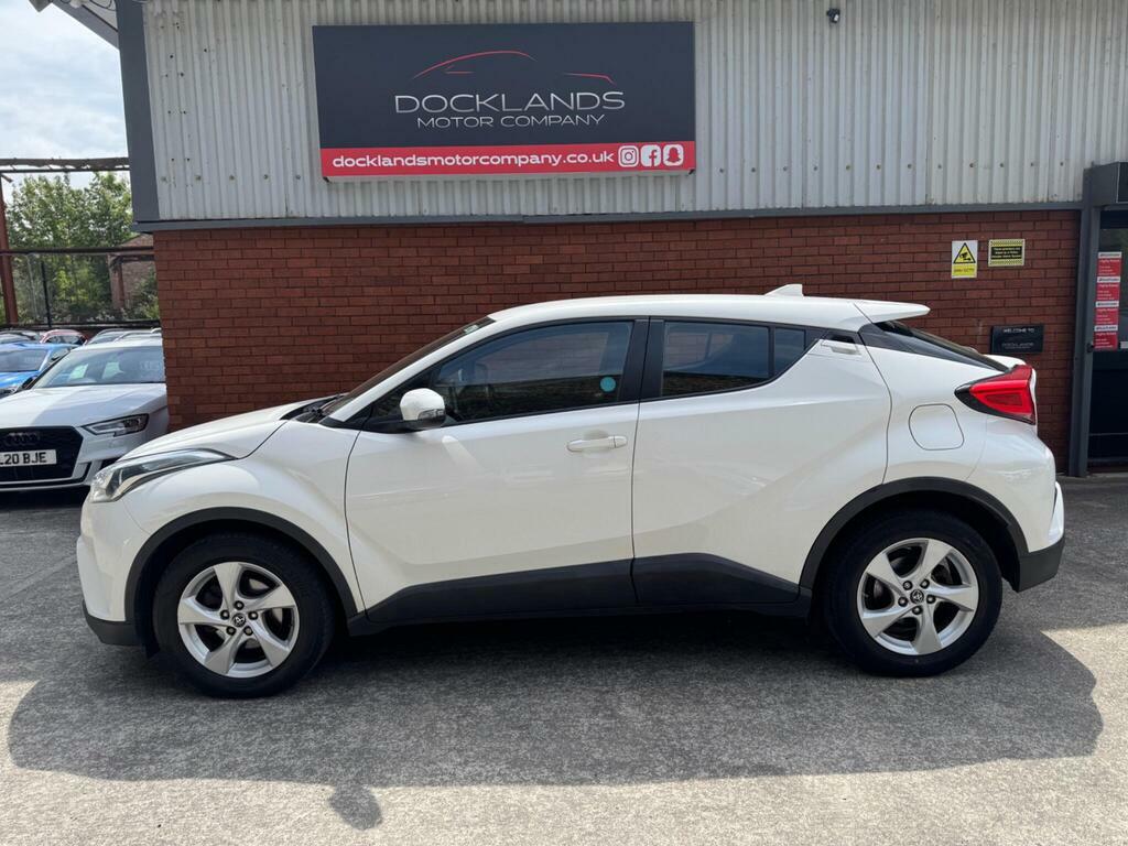 Toyota C-Hr 1.2 Vvt-i Icon Cvt Euro 6 S S White #4