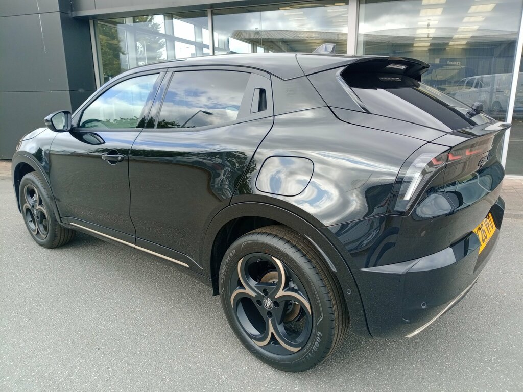 Alfa Romeo Junior 1.2 Mhev Ibrida Intensa Hybrid E-dct Black #2