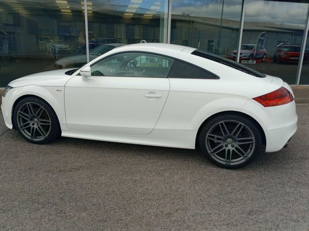 Audi TT 2.0 Tfsi Black Edition Coupe White #4