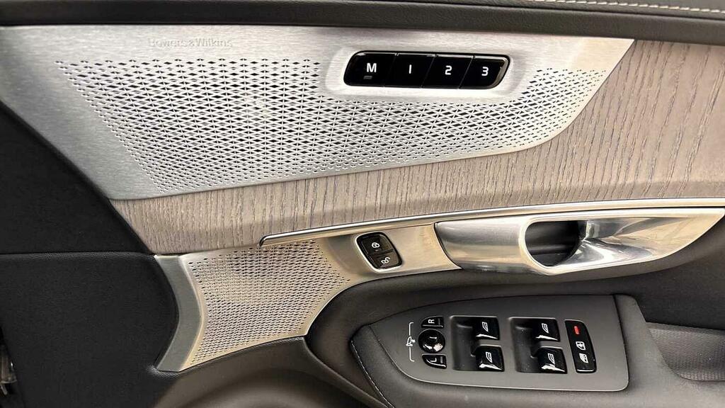 Volvo XC90 Ultra Bright Blue #27
