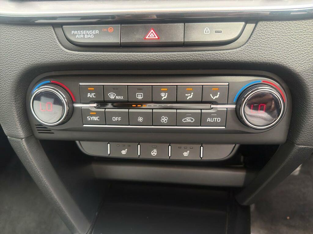 Kia Ceed 1.5T Gdi Isg 138 2 White #21