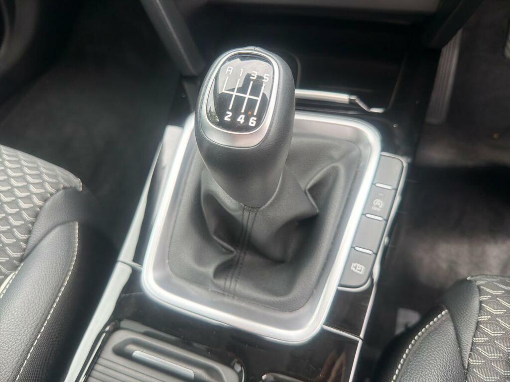 Kia Ceed 1.5T Gdi Isg 138 2 White #22