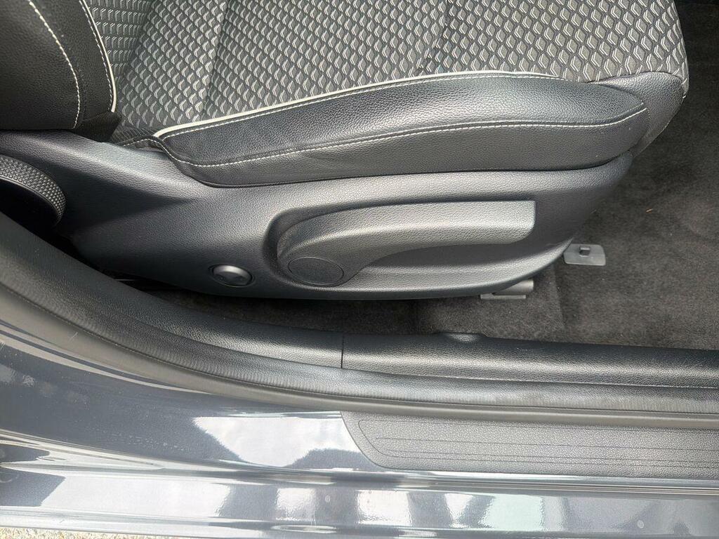 Kia Ceed 1.5T Gdi Isg 138 2 White #31