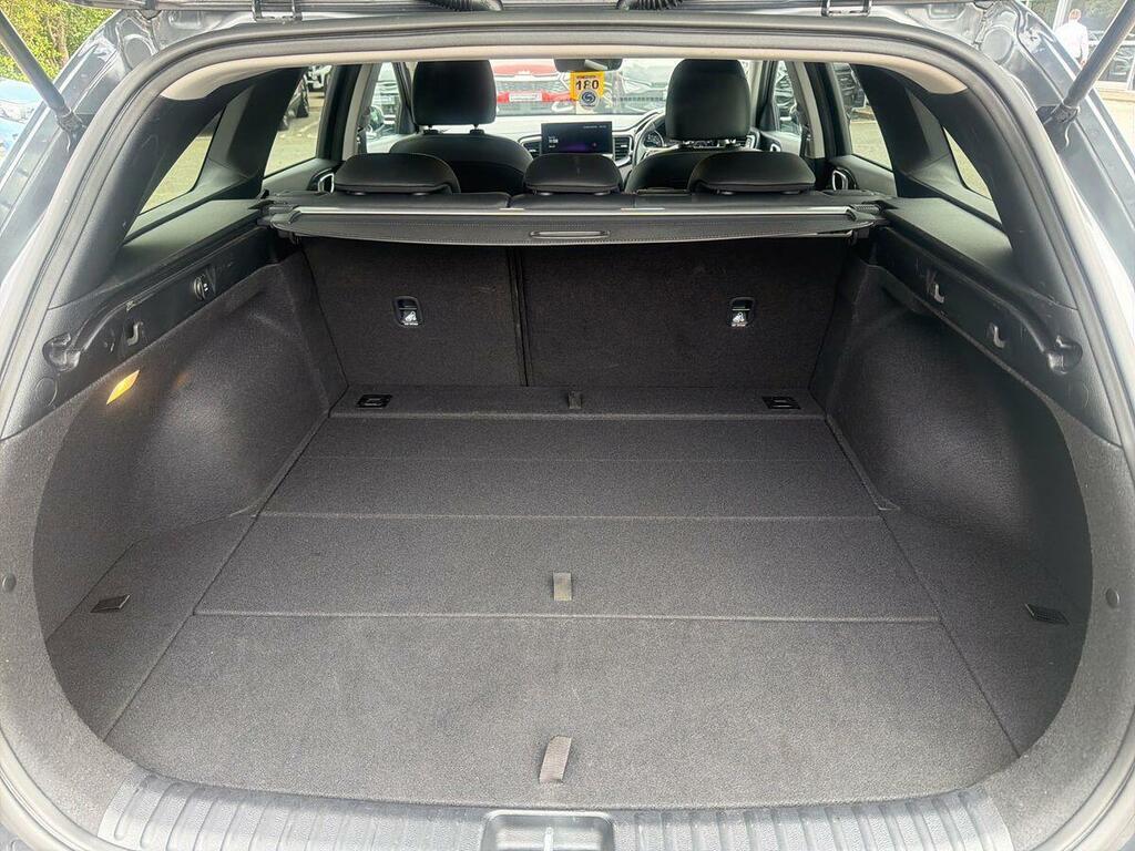 Kia Ceed 1.5T Gdi Isg 138 2 White #18