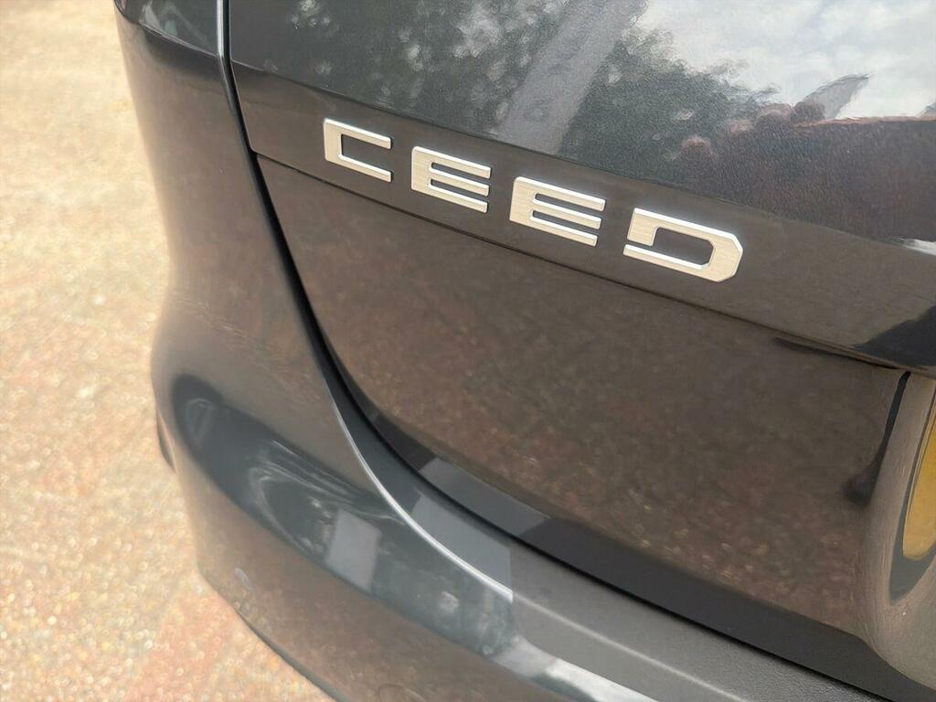 Kia Ceed 1.5T Gdi Isg 138 2 White #36