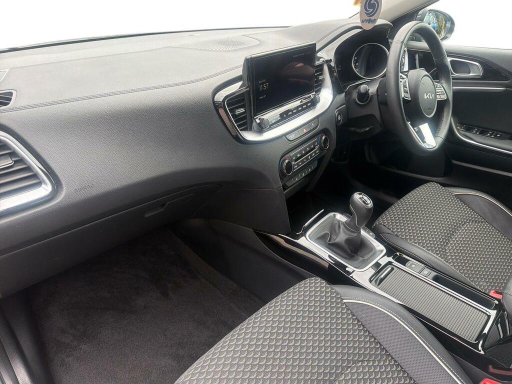 Kia Ceed 1.5T Gdi Isg 138 2 White #15