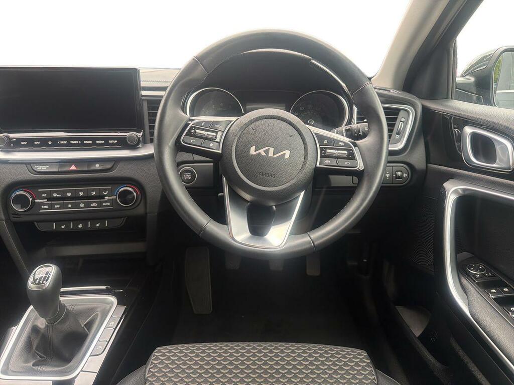 Kia Ceed 1.5T Gdi Isg 138 2 White #12