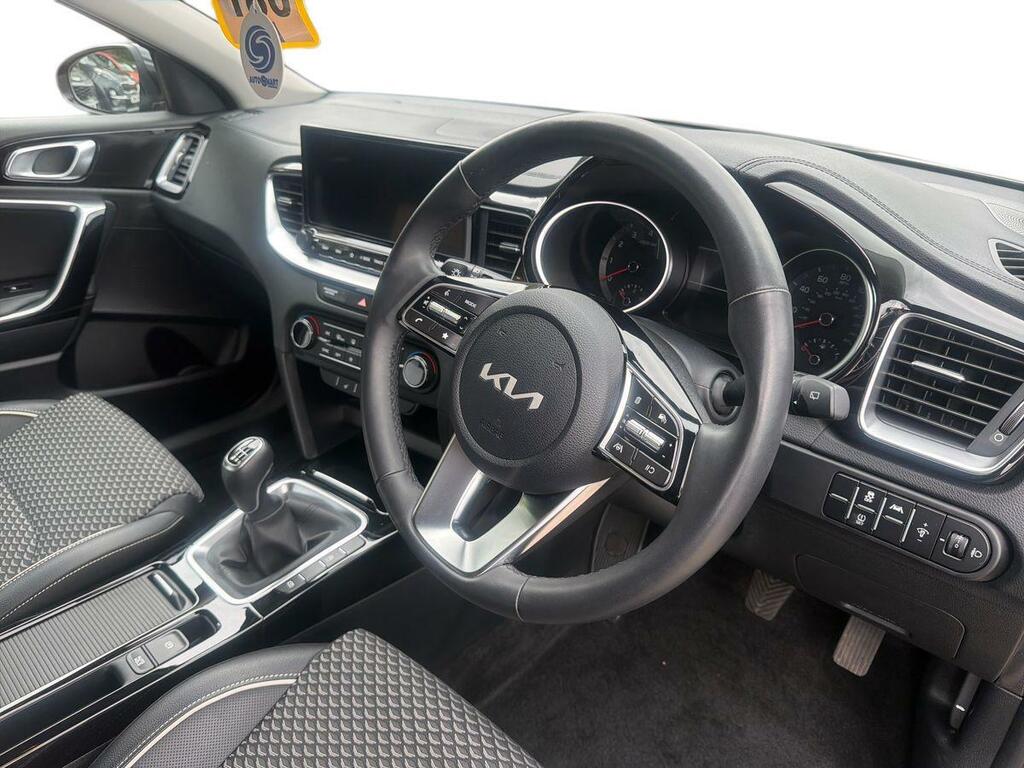 Kia Ceed 1.5T Gdi Isg 138 2 White #10