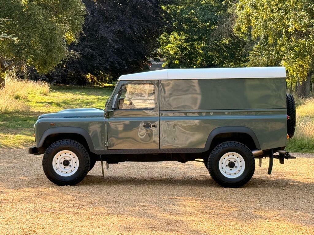 Land Rover Defender 110 Blue #105