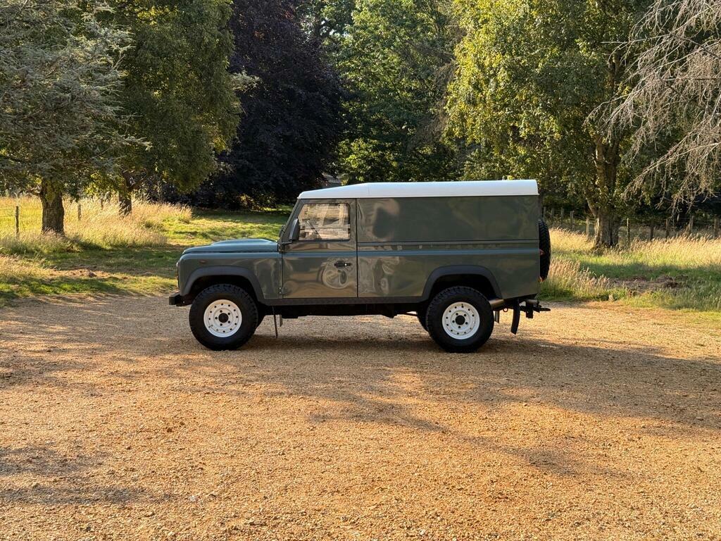 Land Rover Defender 110 Blue #104