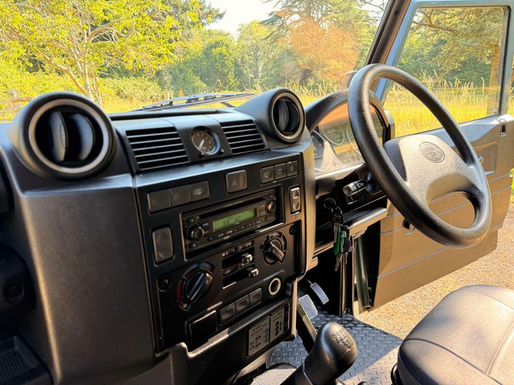 Land Rover Defender 110 Blue #8