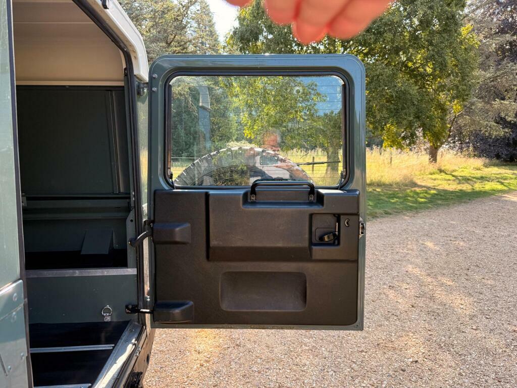 Land Rover Defender 110 Blue #75