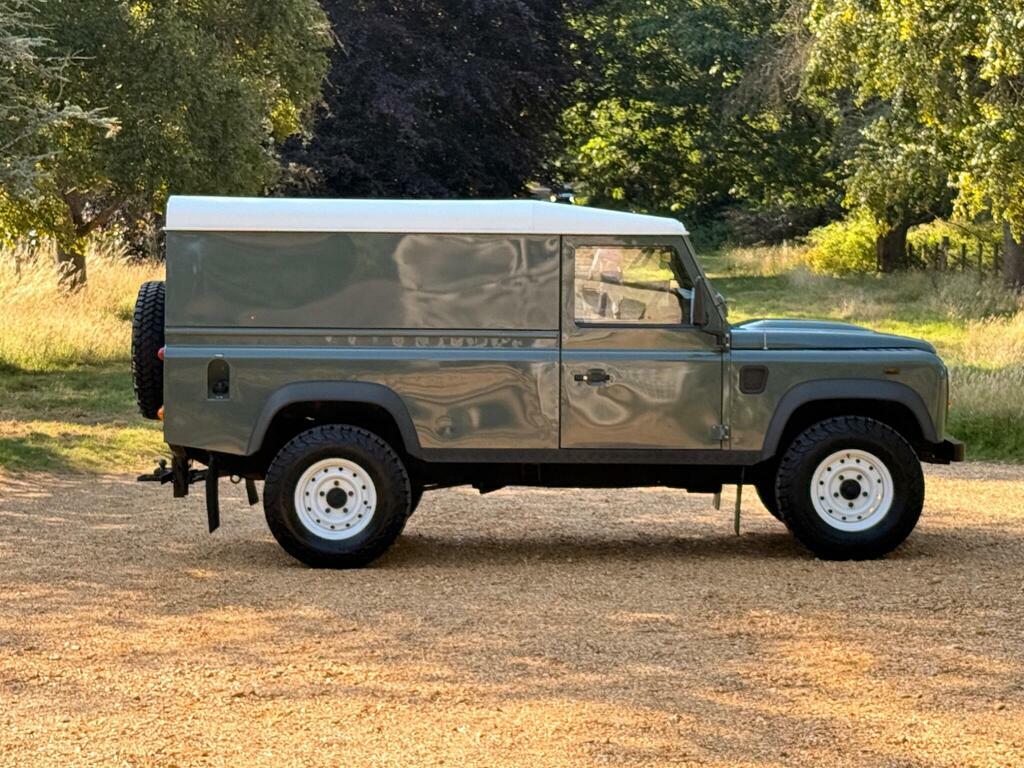 Land Rover Defender 110 Blue #2