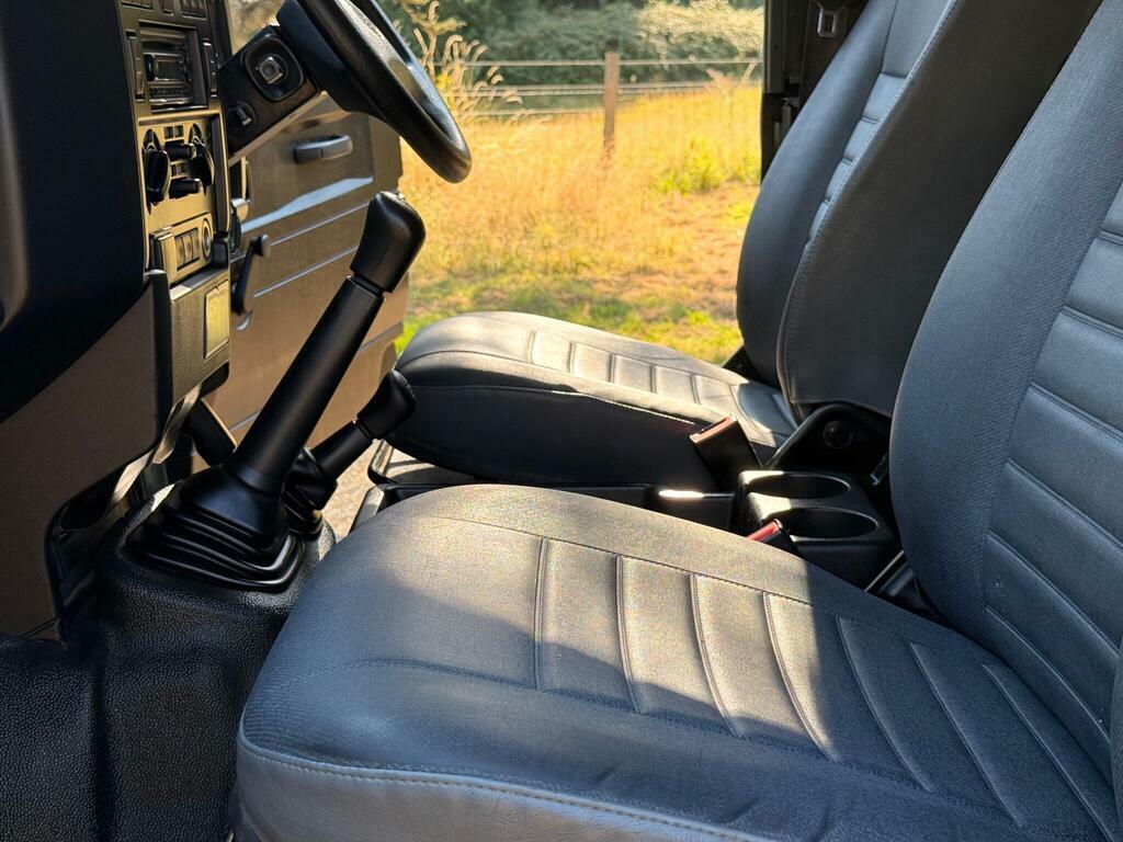 Land Rover Defender 110 Blue #10