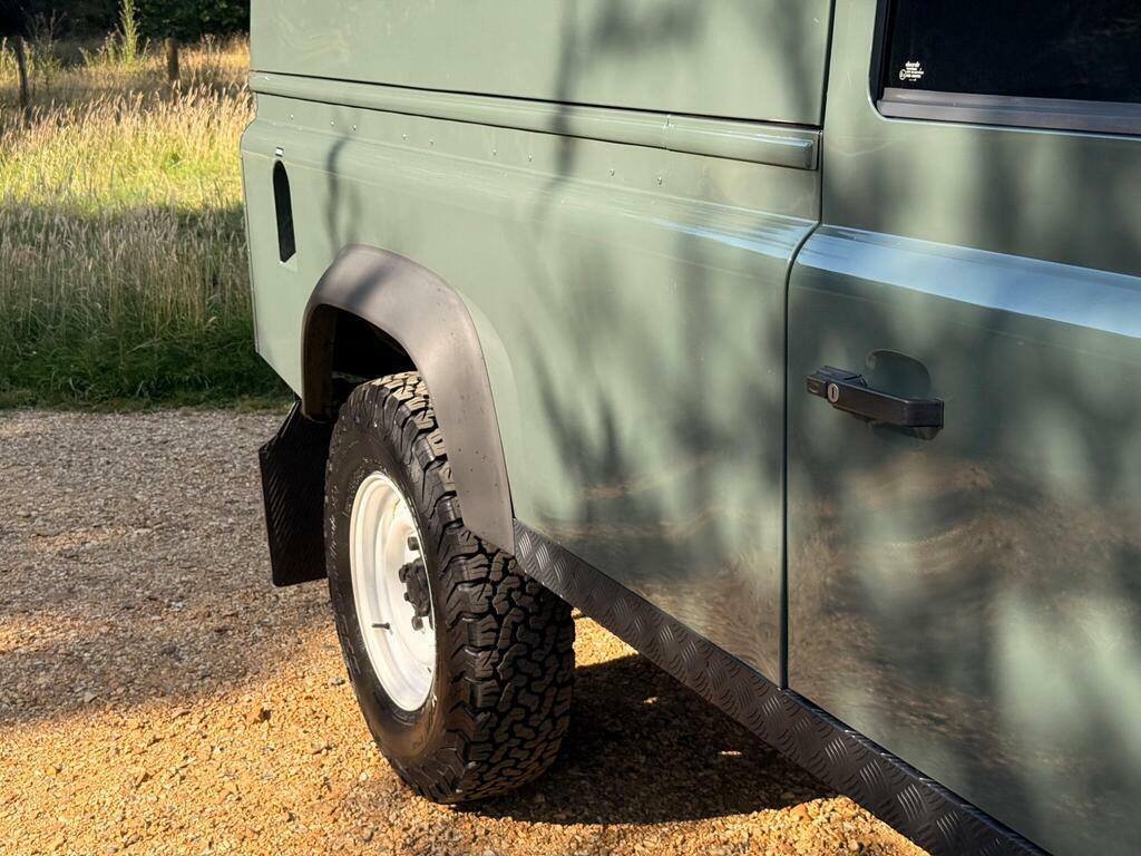 Land Rover Defender 110 Blue #36
