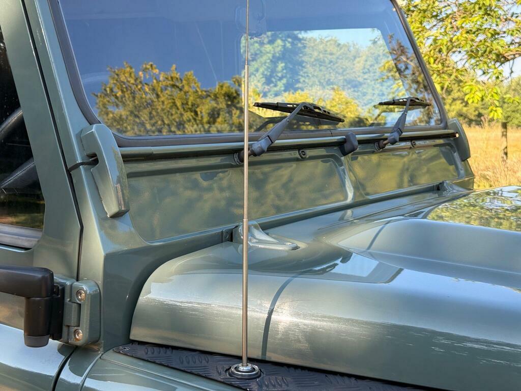 Land Rover Defender 110 Blue #35