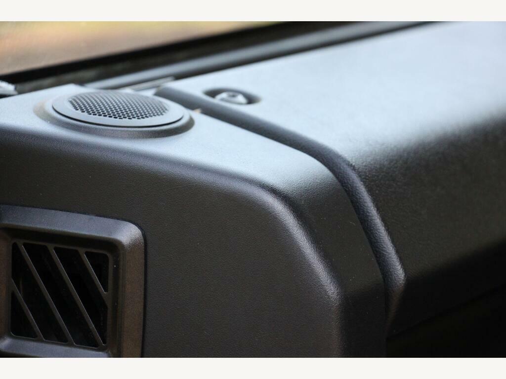 Land Rover Defender 90 Diesel White #19