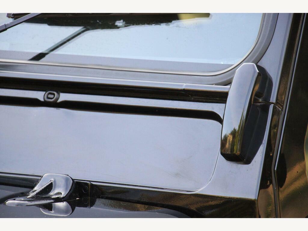 Land Rover Defender 90 Diesel White #32