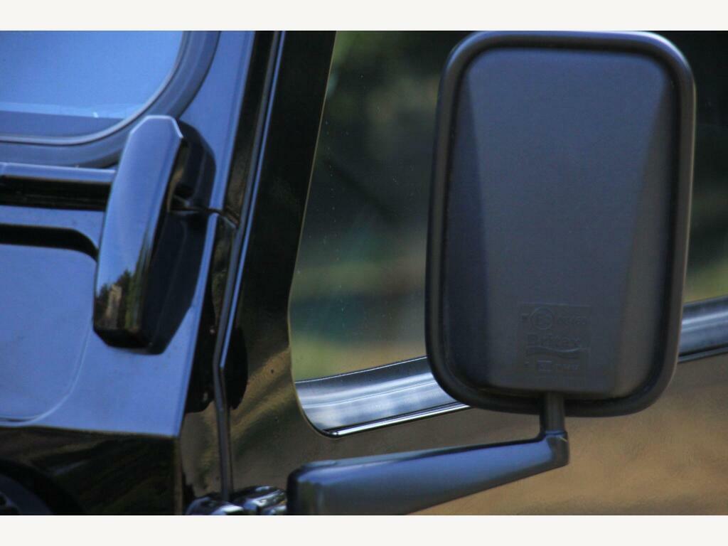 Land Rover Defender 90 Diesel White #31