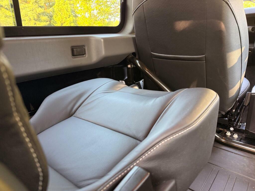 Land Rover Defender 90 Diesel White #21