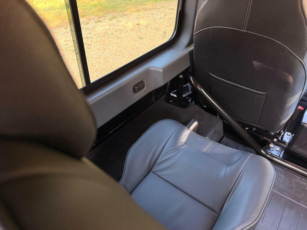Land Rover Defender 90 Diesel White #22