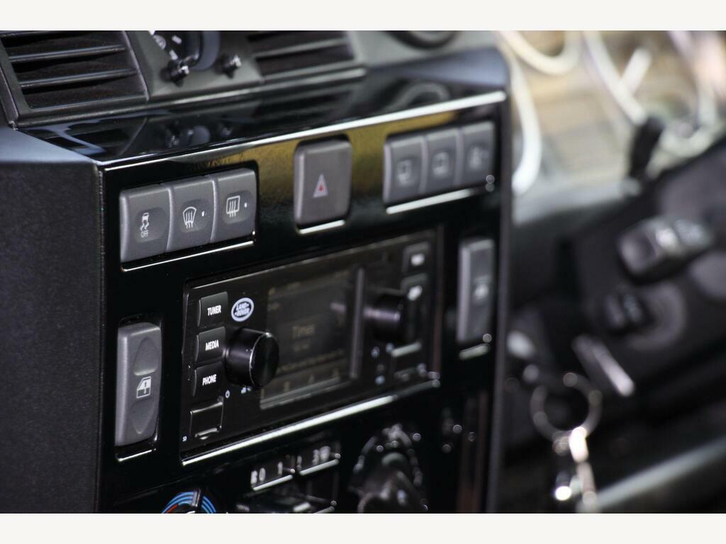 Land Rover Defender 90 Diesel White #16