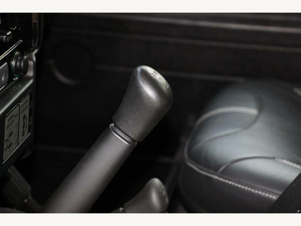 Land Rover Defender 90 Diesel White #11