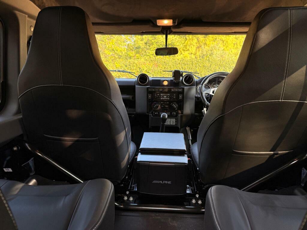 Land Rover Defender 90 Diesel White #13