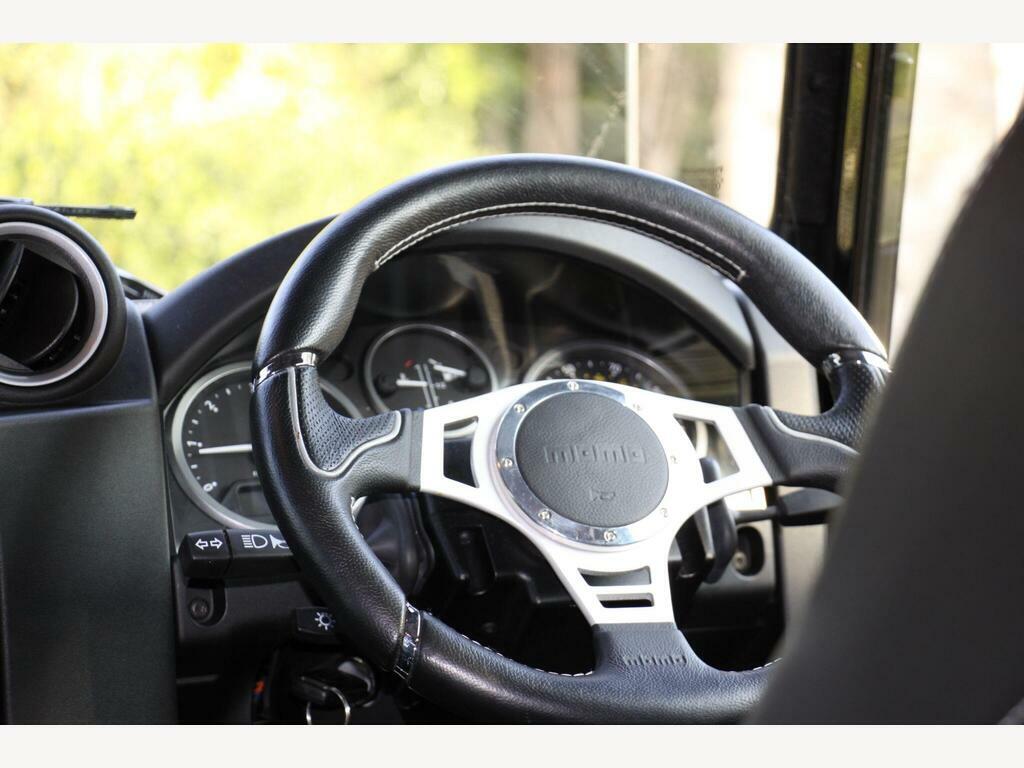 Land Rover Defender 90 Diesel White #20