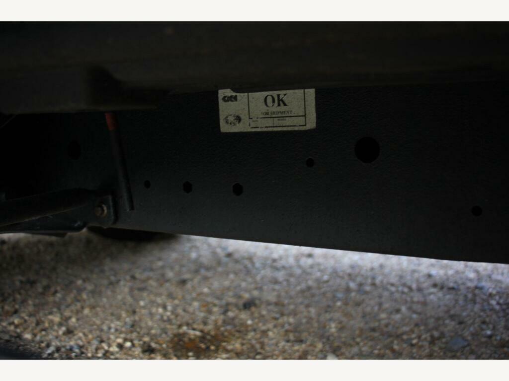 Land Rover Defender 90 Diesel White #54