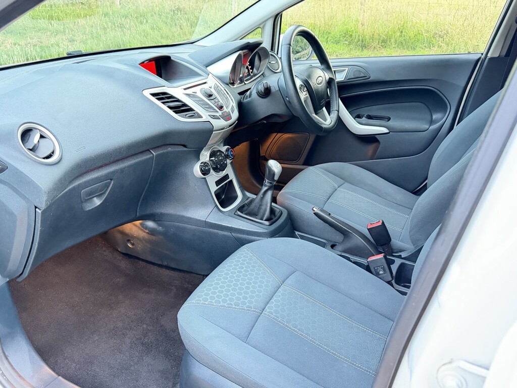 Ford Fiesta Hatchback 1.4 Zetec 2012 White #5