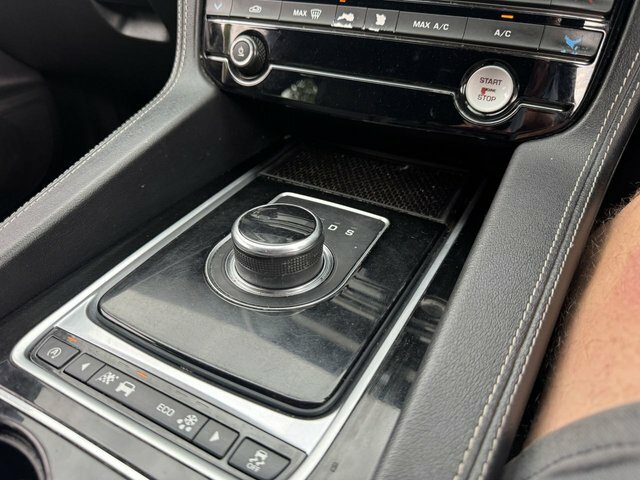 Jaguar F-Pace 2.0 R-sport Awd 178 Bhp Silver #25