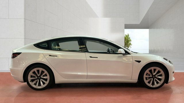 Tesla Model 3 Standard Range Plus Saloon Rwd White
