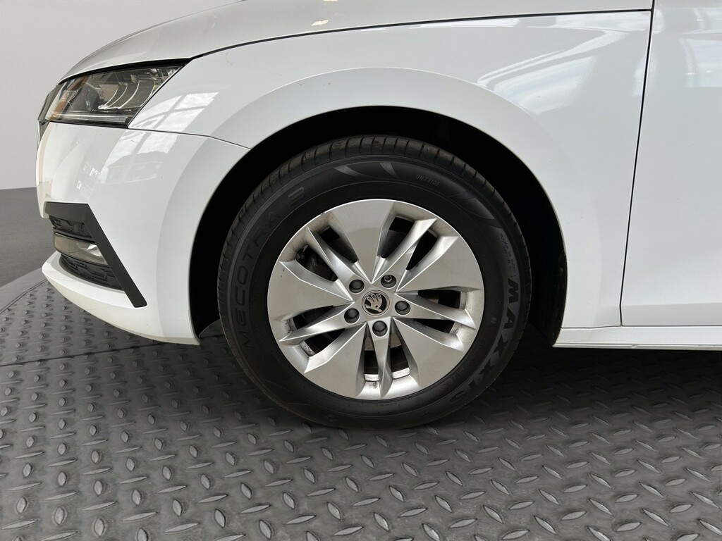 Skoda Octavia 2.0 Tdi Se Technology White #6