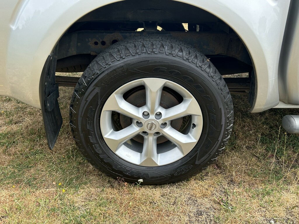 Nissan Navara 2.5 Dci Tekna Silver #6